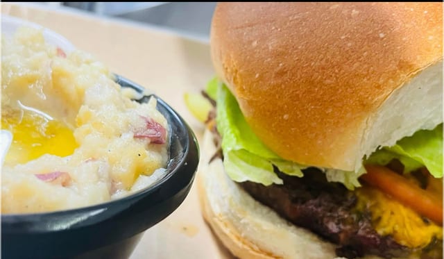Pit Burgers Platter.